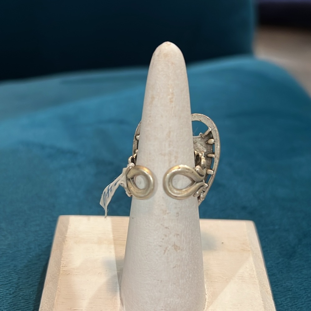 SWEET ROMANCE RENAISSANCE HEART RING - Picture 5 of 9
